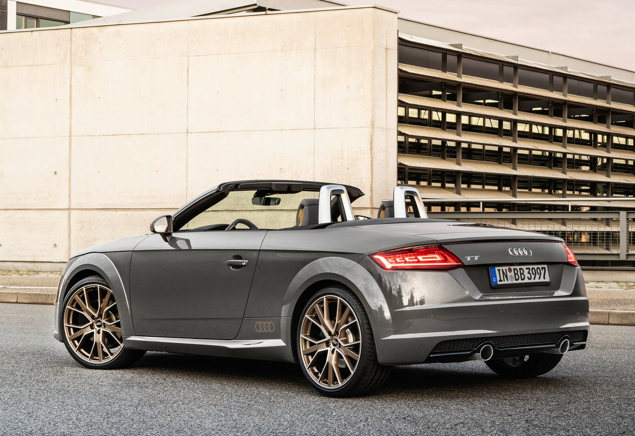 而2021款奥迪tts coupe plus和roadster competition plus则在普通版