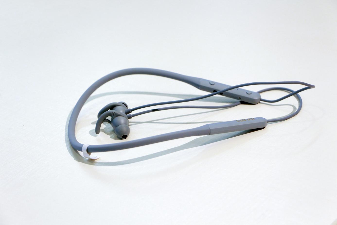 疯狂堆料生怕消费者不满意漫步者w280nb运动耳机让我开了眼