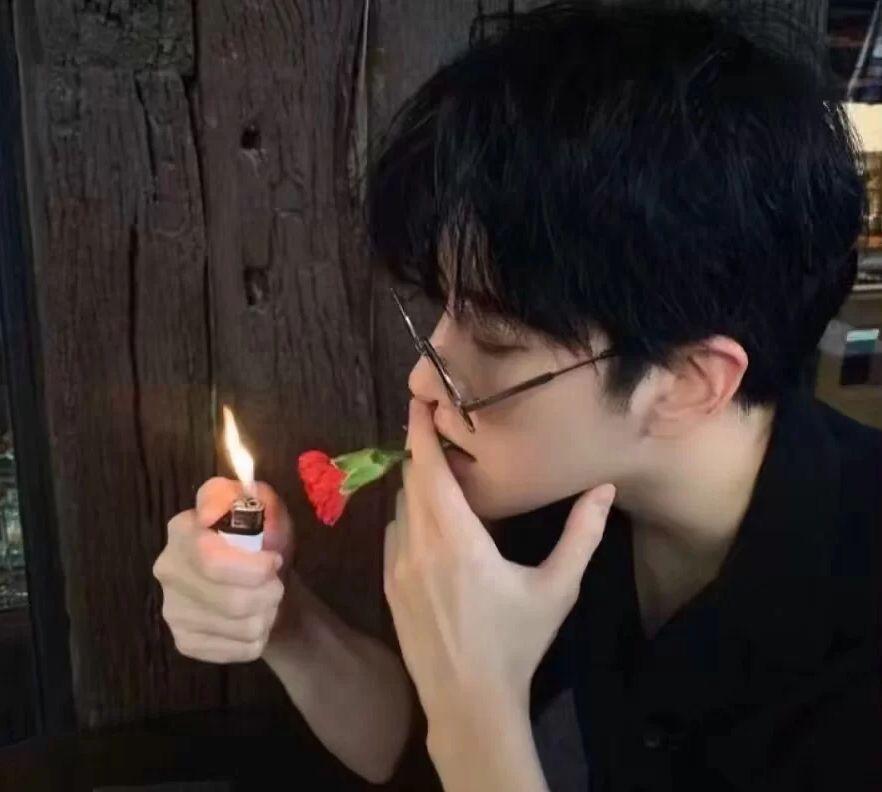 有哪些适合男生用的超级酷的微信头像