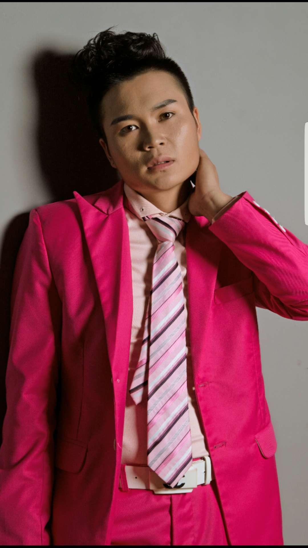 朱习爱男汉 1992年3月11出生于贵州省威宁县.