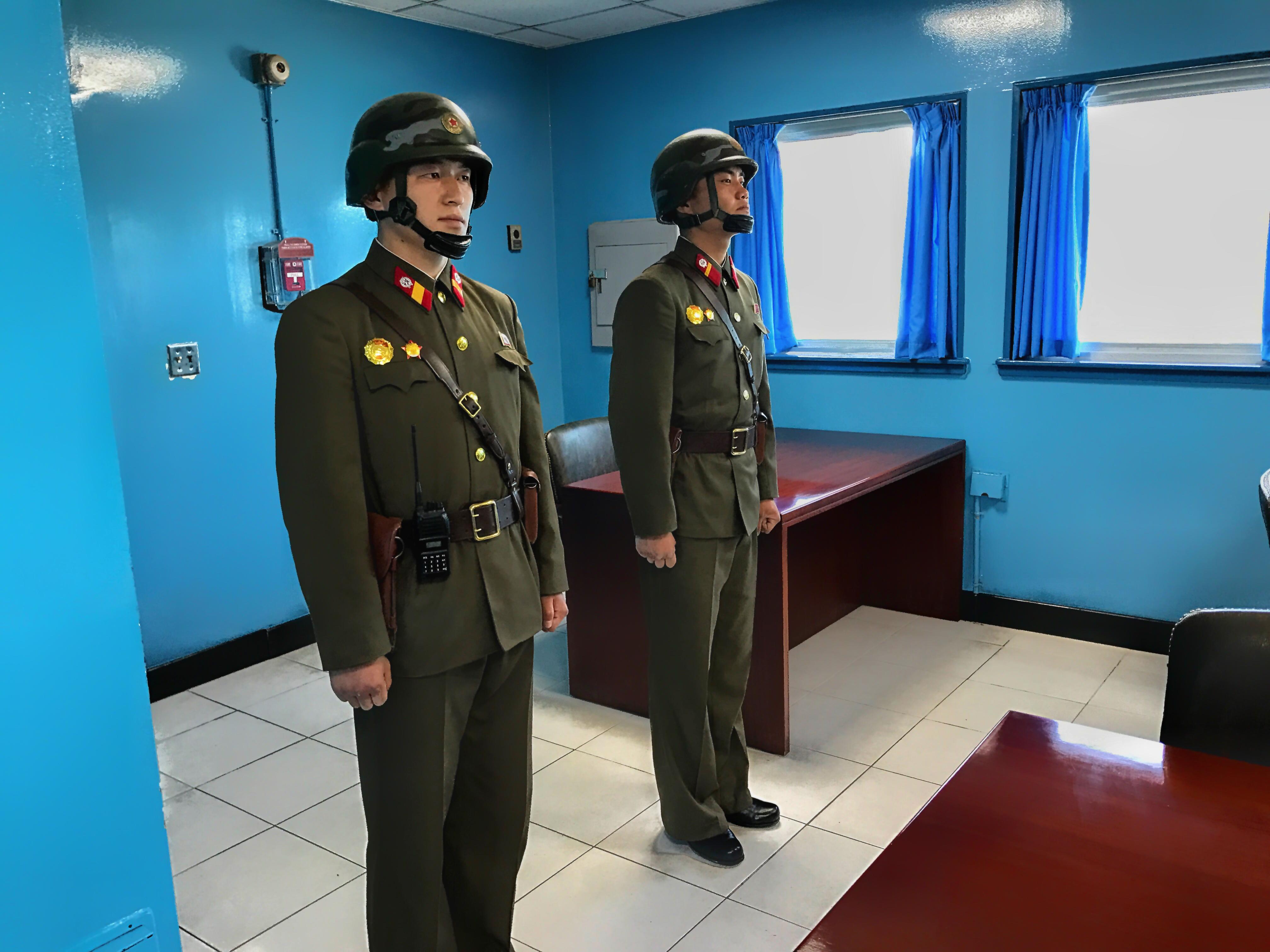 平壤地铁古建筑夜游平壤游玩的朝鲜人菜单军人学生发布于 2017-12-30