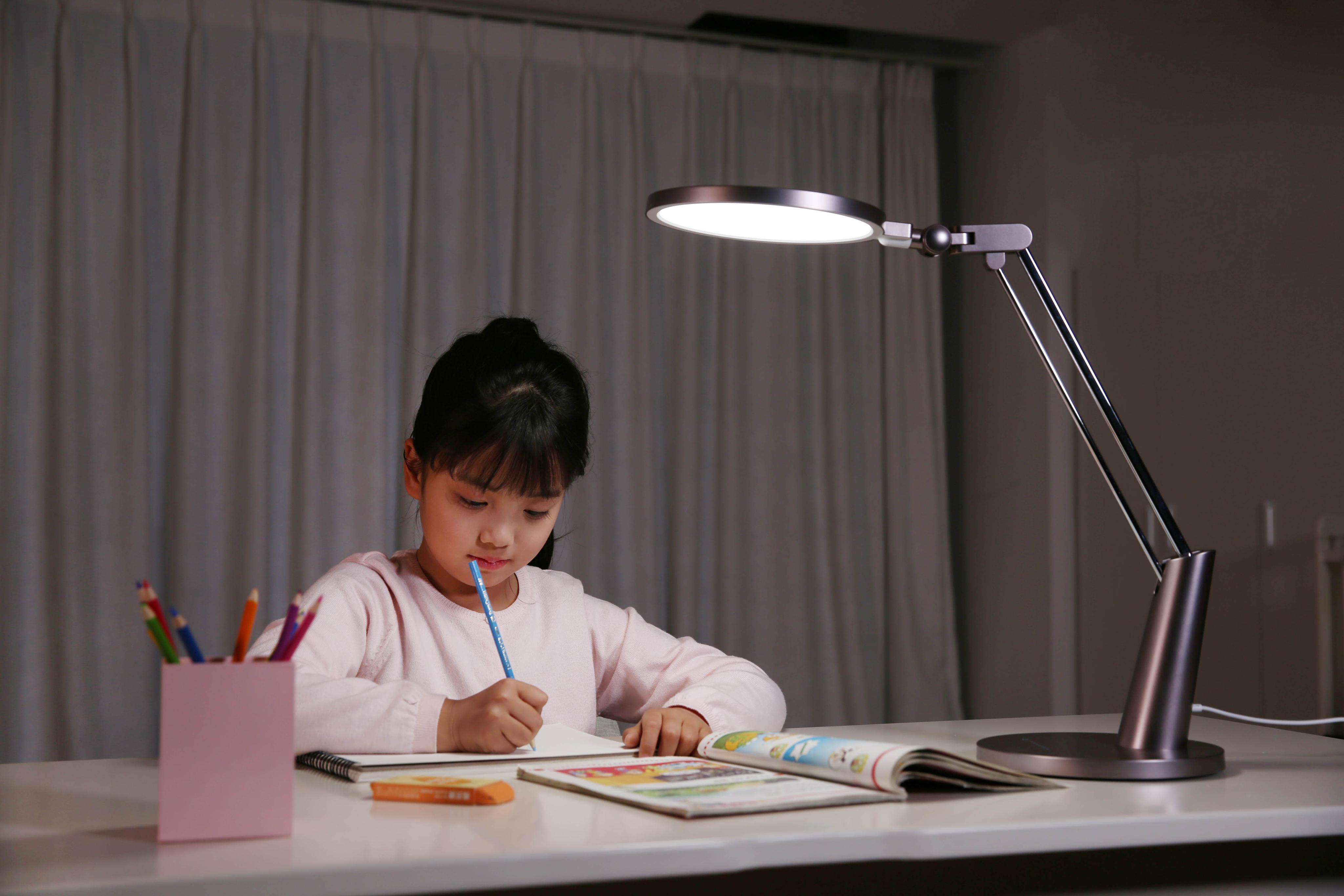 yeelight携手sunlike推出的全新读写作业台灯到底有什么与众不同