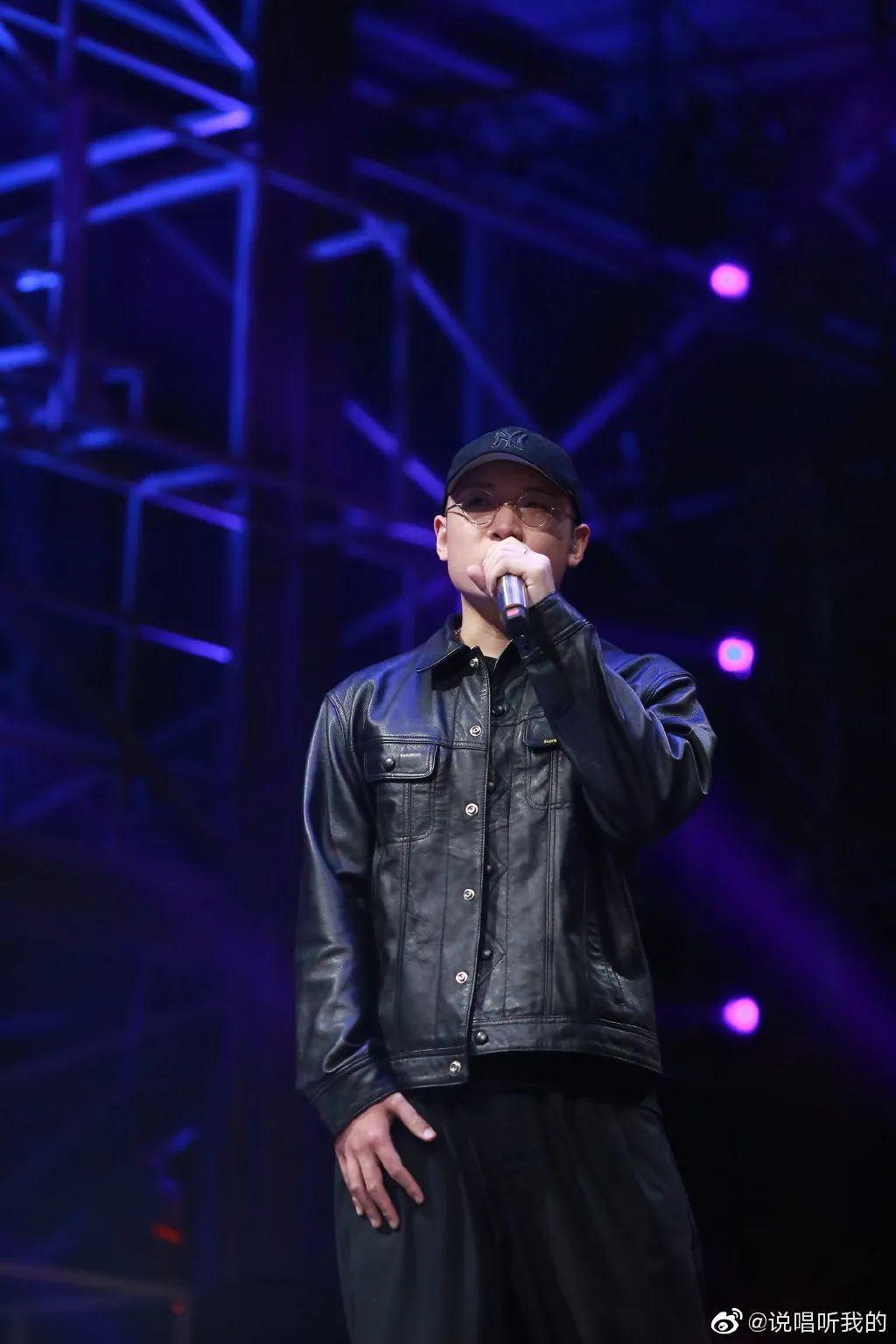 第二期的末尾,飞行导师陈奂仁和mad clown赵东林完成了他们整档节目的