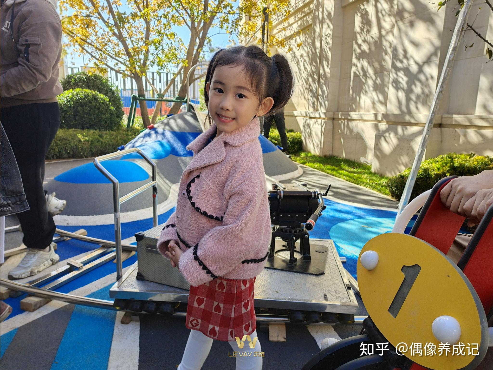 乐维文化素质偶像方奕可出演中海地产品牌宣传片未来可期