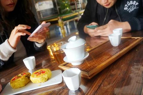 一缕阳光:喝茶是一件简单的事,但喝茶的人大都不简单 zhuanlan.zhihu.