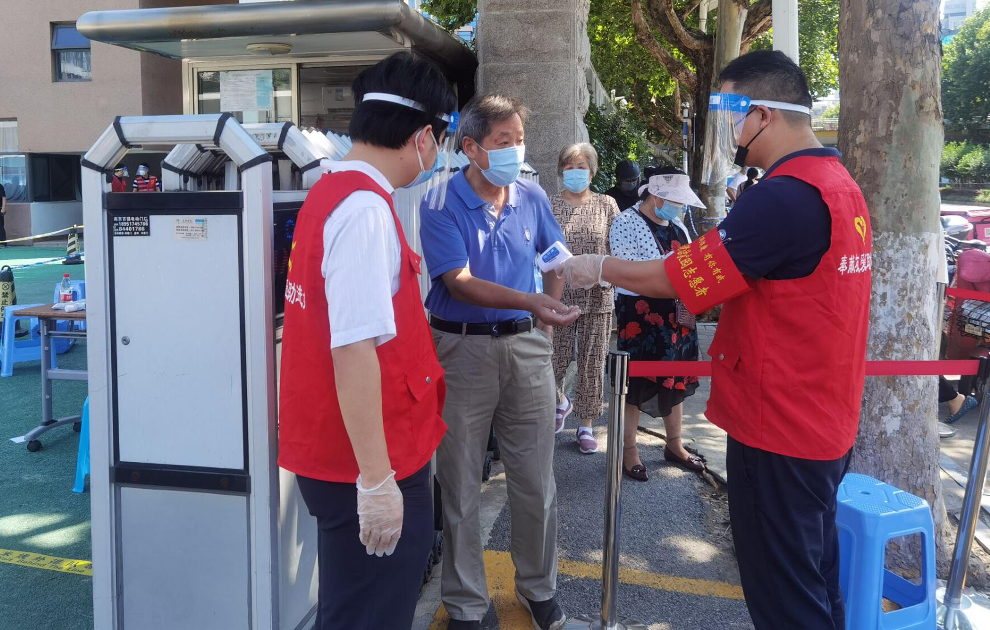 南京挹江门街道团体志愿者争当群众贴心人