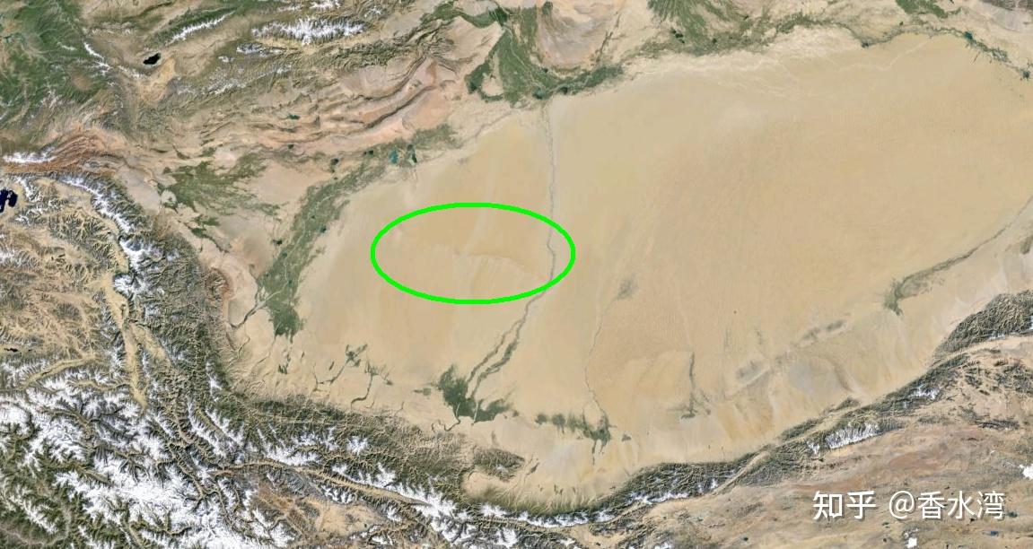 地形圖中的位置(下圖綠圈所示):在塔里木盆地的和田河西岸中部沙漠中