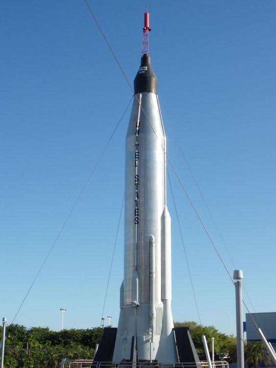 [美国第一太空人]1961年5月5日,水星-红石3号火箭成功将水星3号飞船和