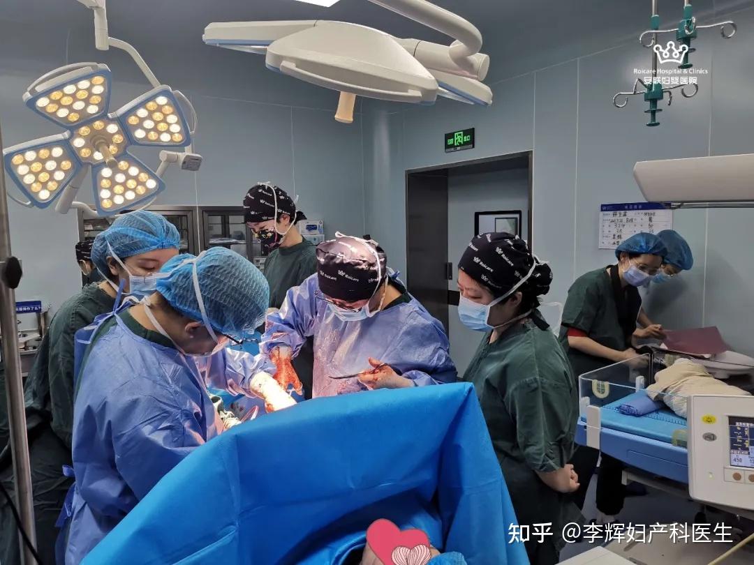 剖宫产遇上12厘米子宫肌瘤,李辉院长巧手"拆弹"保母子平安!