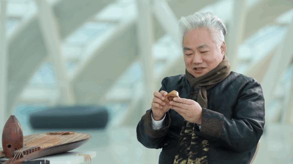 火出圈的方锦龙,一场晚会吸粉60万,网友:这个老头怎么啥都会