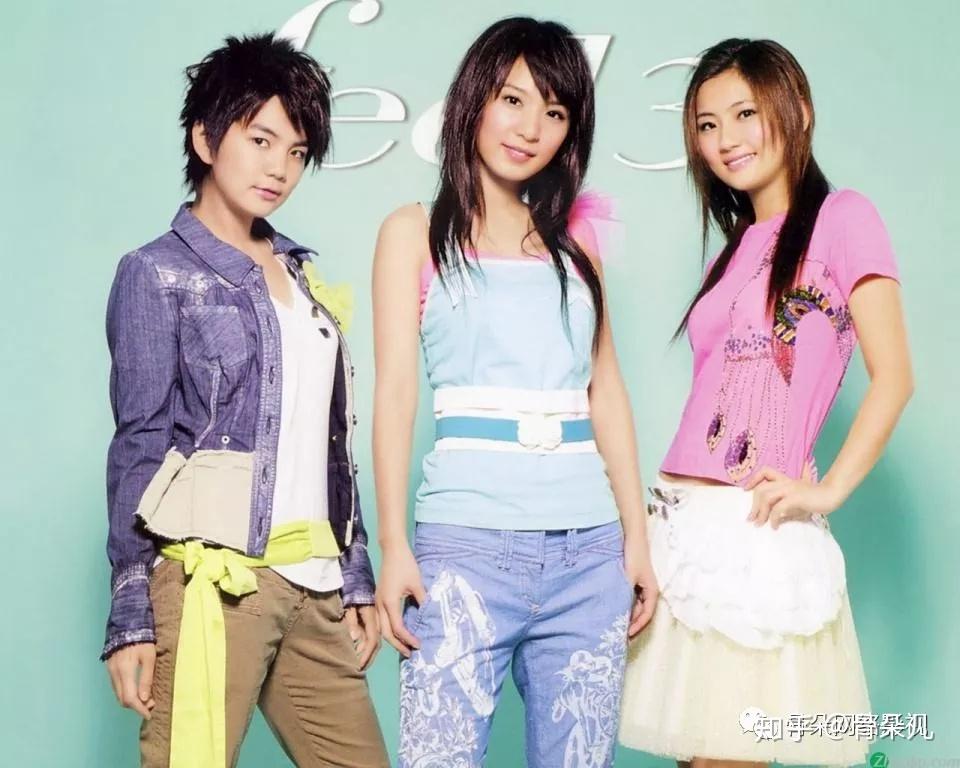 其实在she出道时,公司也曾有段迷茫期,不知道女团该如何运作才能受