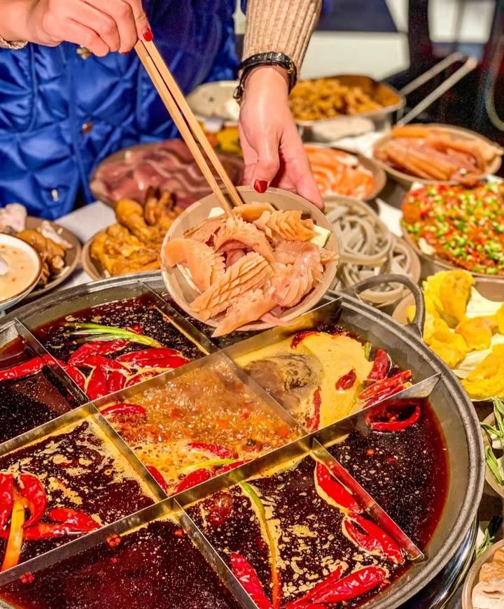 重庆美食推荐解放碑八一好吃街美食小吃推荐