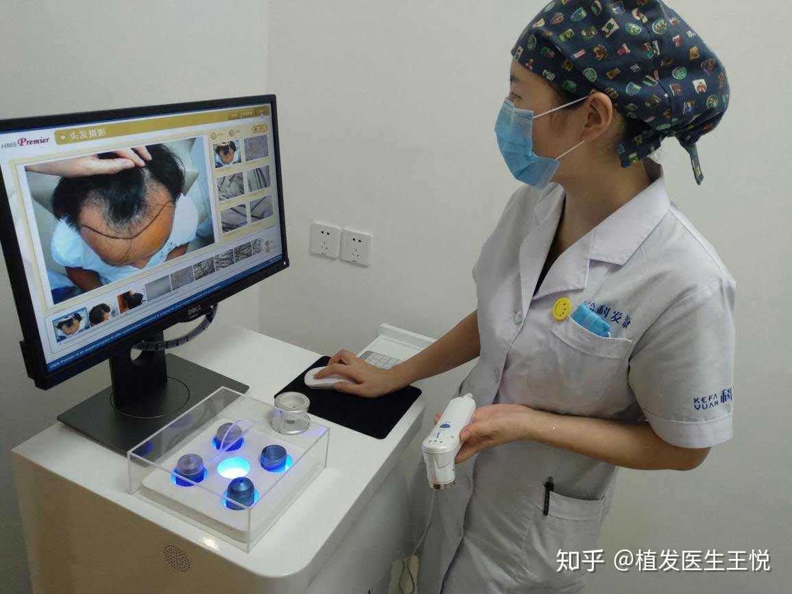 脱发掉发严重怎么办到医院都做什么检查 v2-fcb347861ff4db1c1e09217021fd8a4c_r.jpg