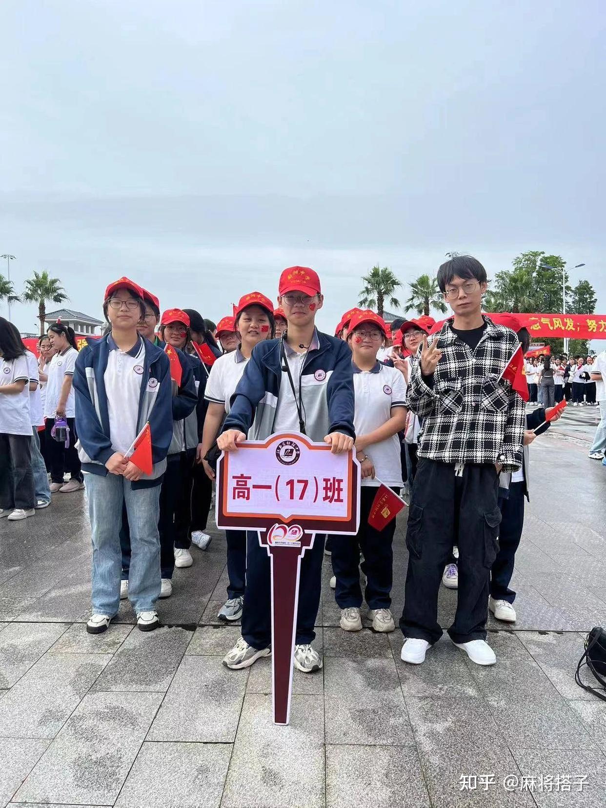 鄱阳中学徒步活动燃爆青春,十公里徒步,展现学子风采!