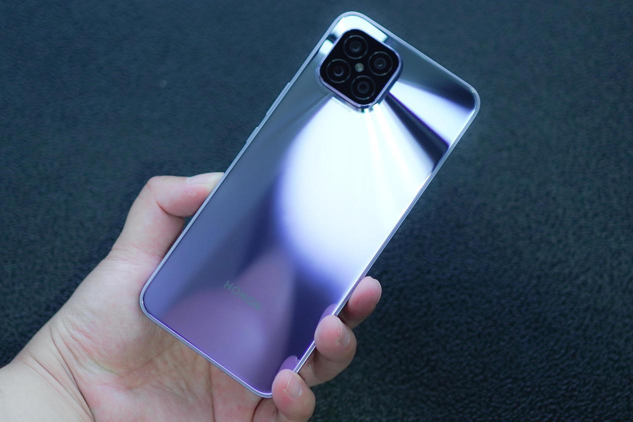 荣耀play5首发评测同档位最佳快充体验