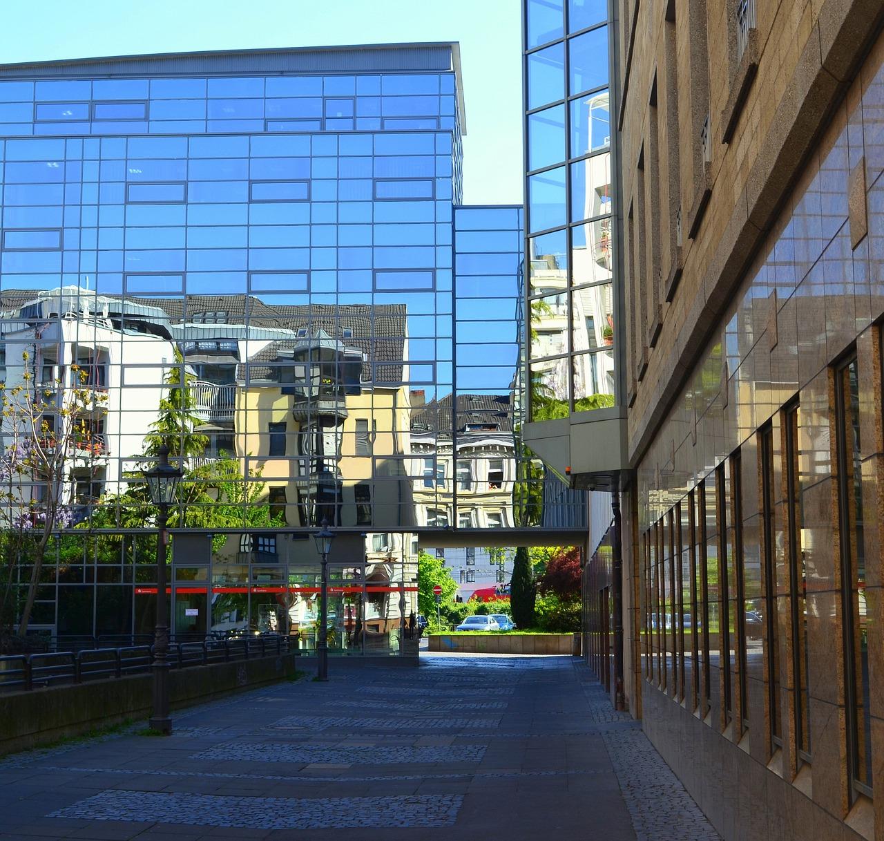 2. 商务办公用地