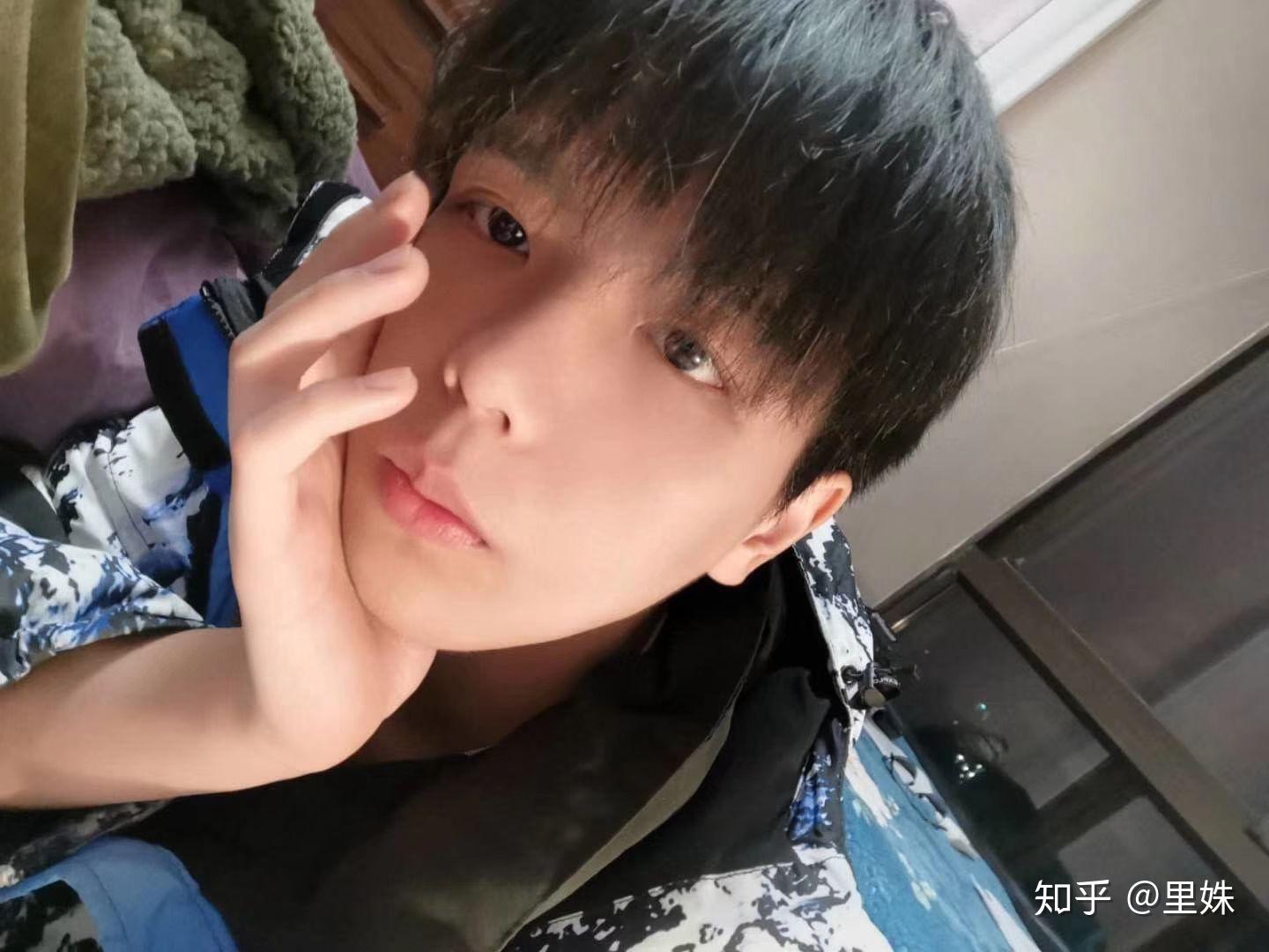 你见过最帅的高中男生长什么样? - 知乎