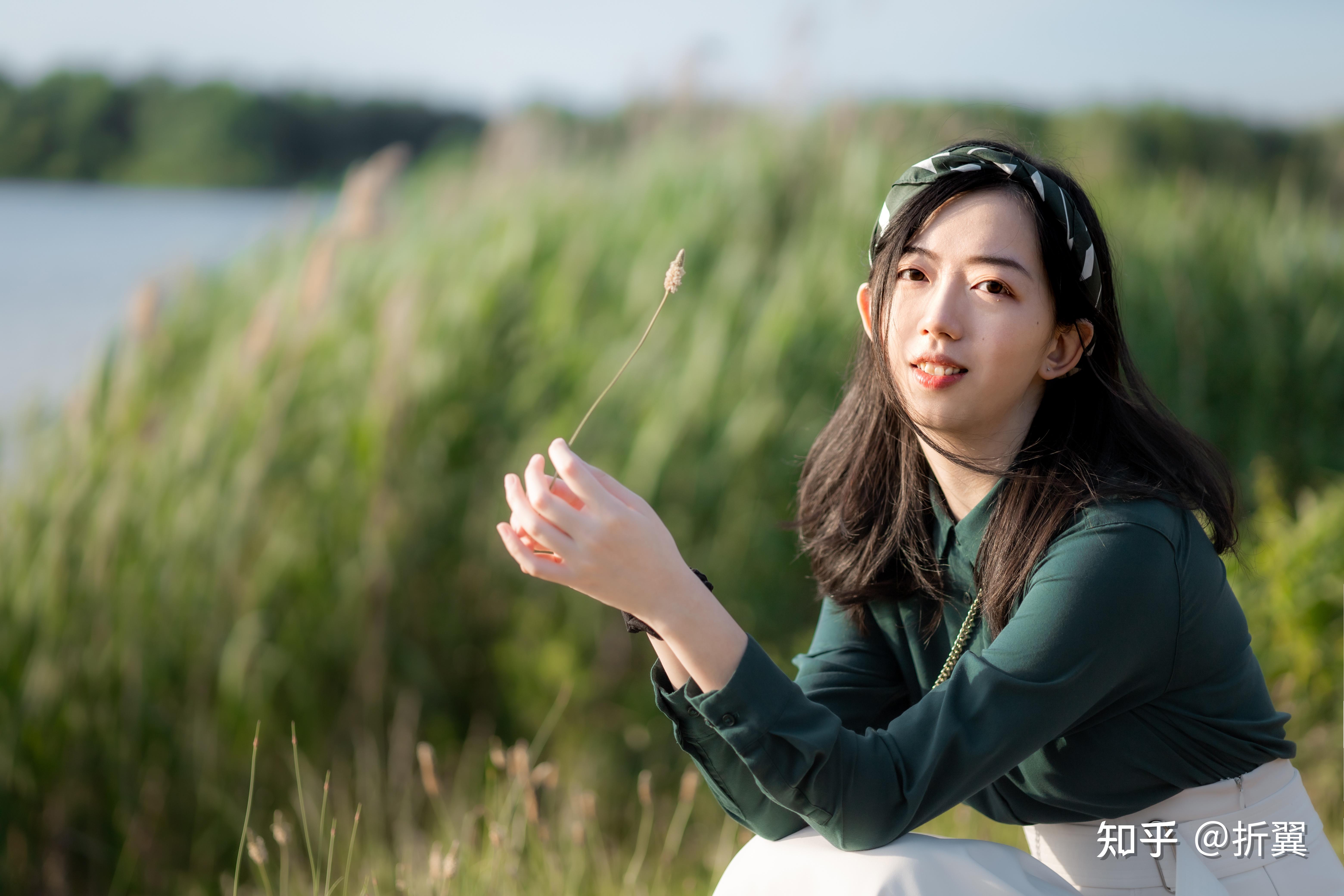 这种高级灰的绿色调照片怎么调色