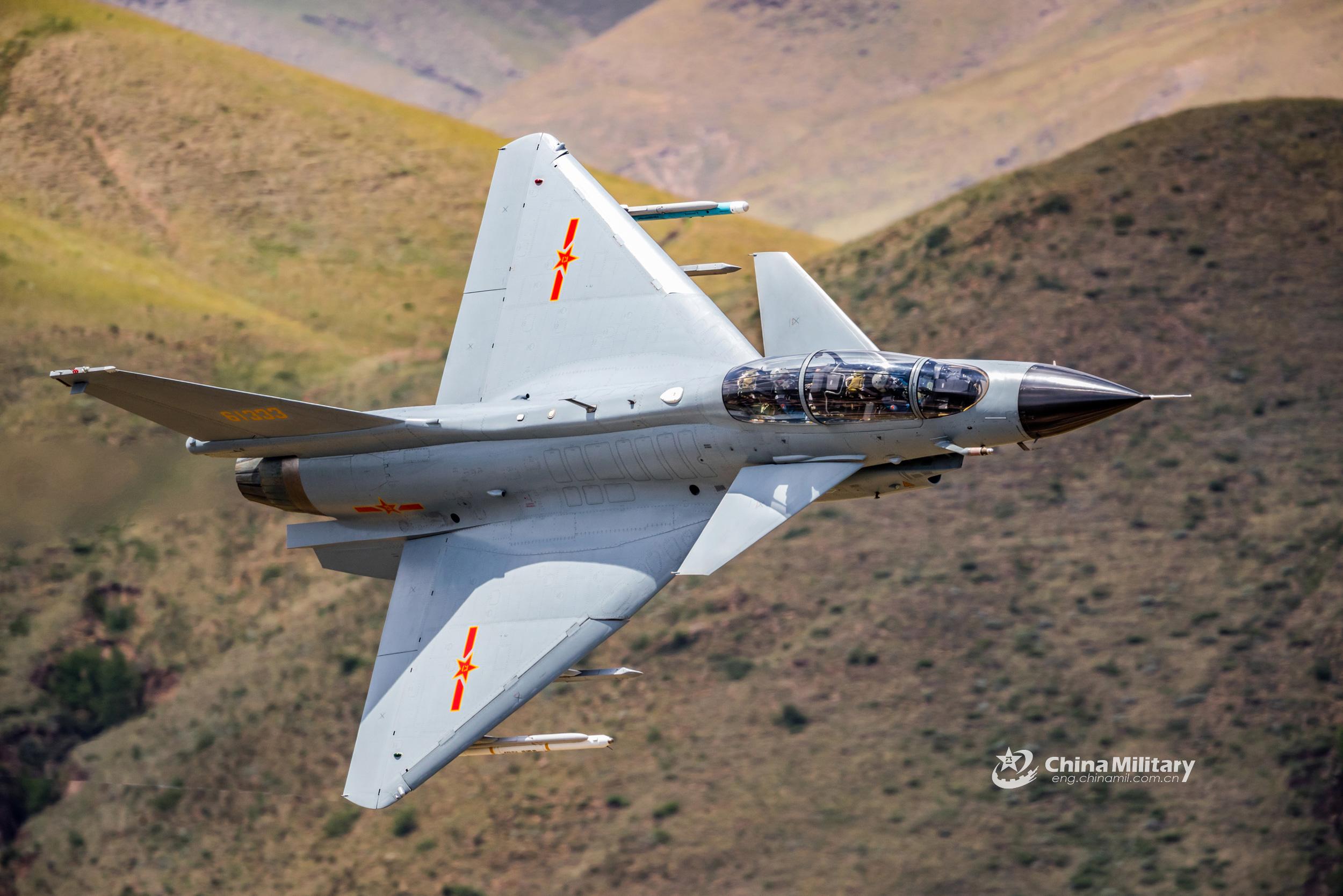 为什么阵风比歼10c多挂那么多弹药而且同为鸭式布局阵风就可以翼尖挂