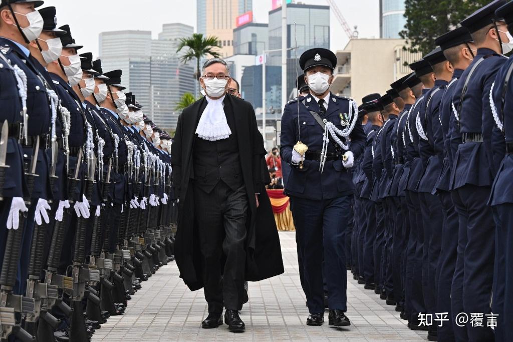 香港的法官都由谁任命?是否像美国一样,也可以终身任职?