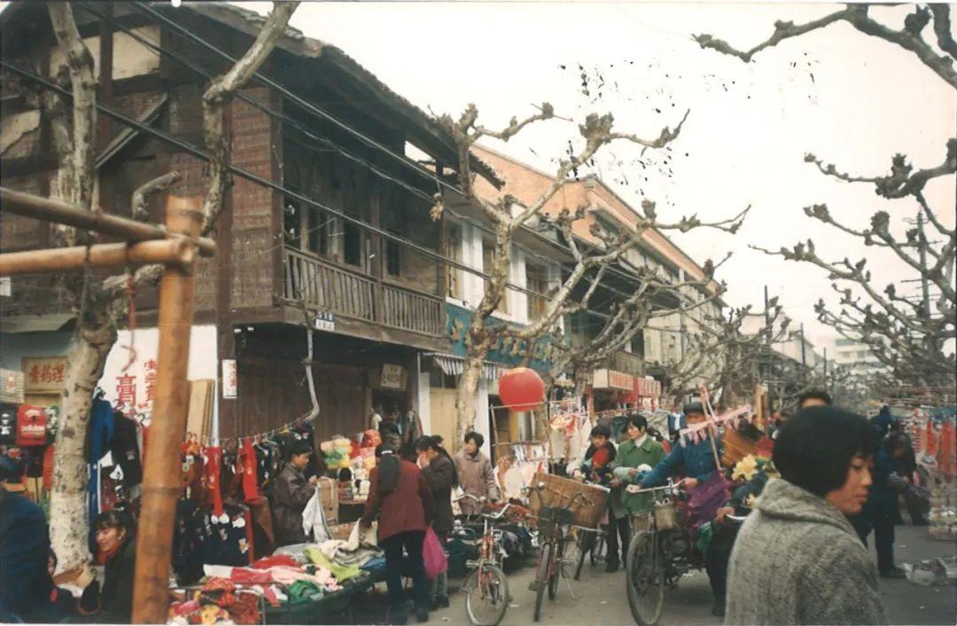 寻城迹①丨新旧消费场景里品味温江味道