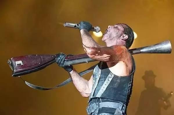 如何评价德国战车他们是国宝级的邪恶乐队当众放火自焚屡遭多国封杀却