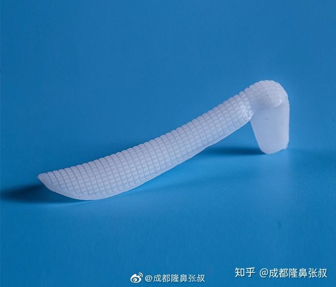 为什么这两年很多私立医院很流行用雨沙假体做隆鼻,优缺点是什么?