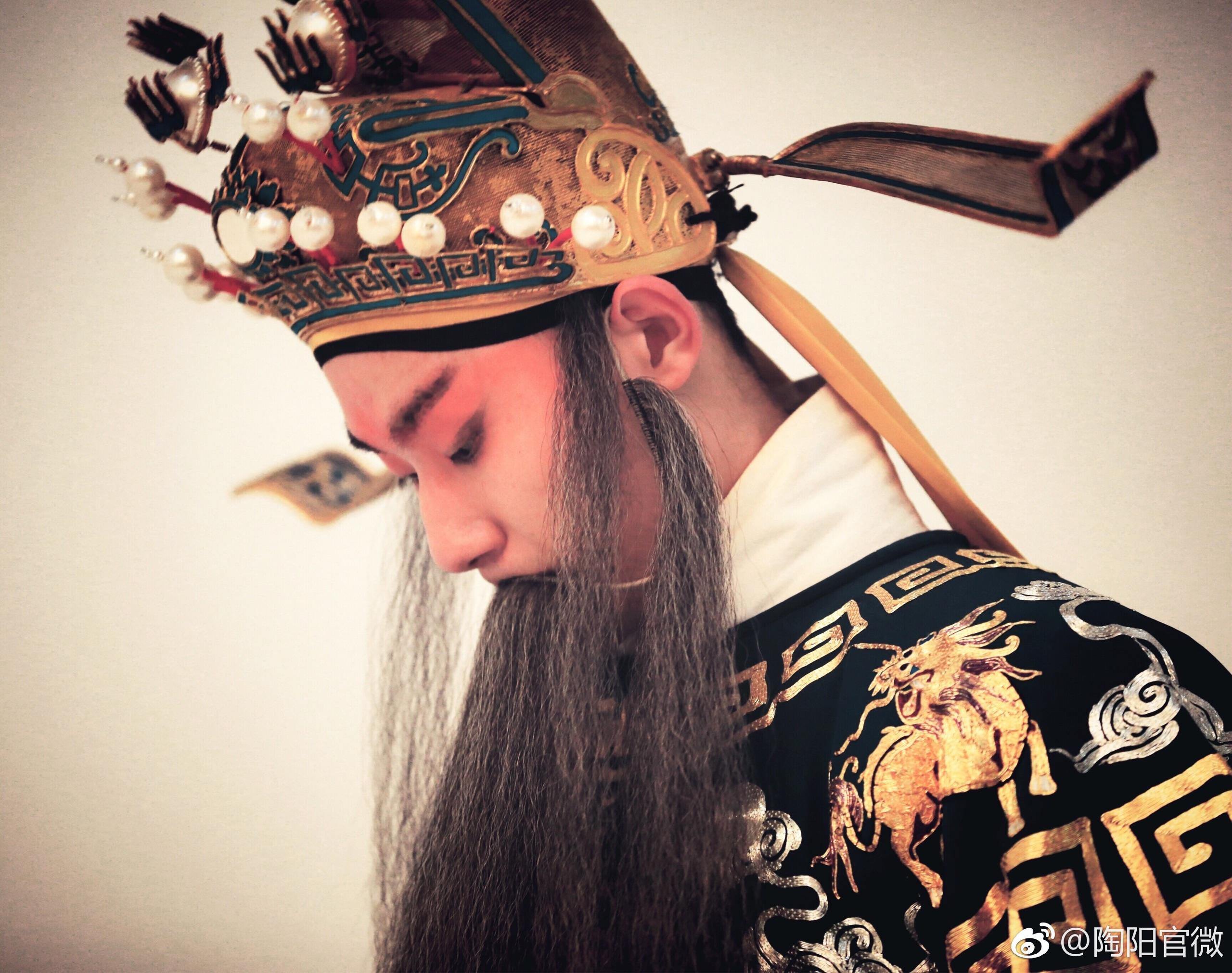 不敢说陶阳会成为京剧名家,或者比京剧名家如何,只是在我看来,他是