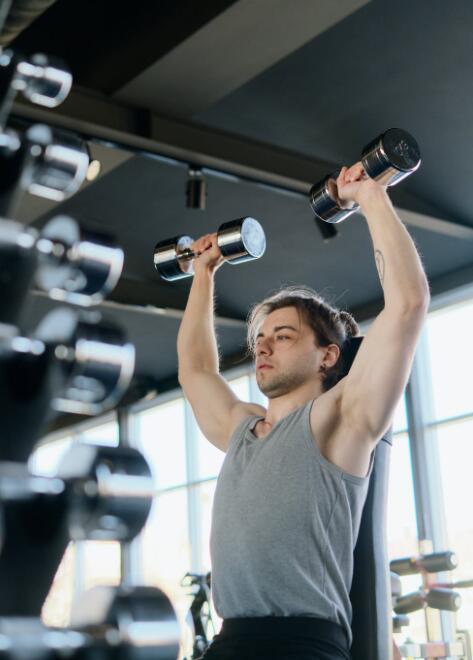 中健健身解读小臂肌群训练之腕弯举