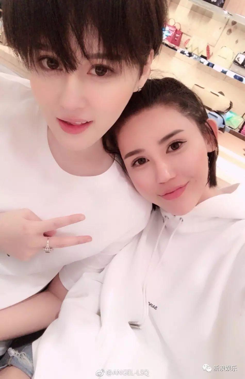 穿同款衣服凹同款造型不够好闺蜜还必须长得一毛一样