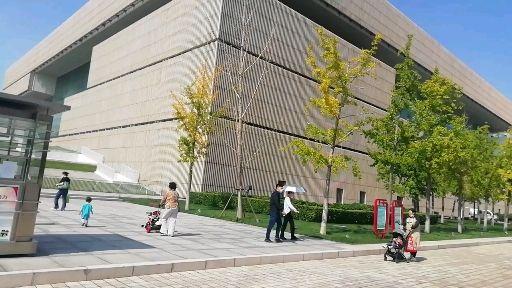 常州新北区市民广场上的图书馆