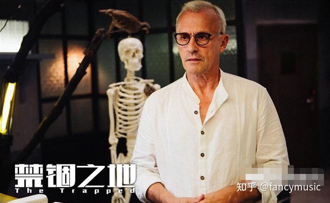 托宾·贝尔)直至今年,《电锯惊魂》已经拍摄了第九部,可谓是恐怖电影