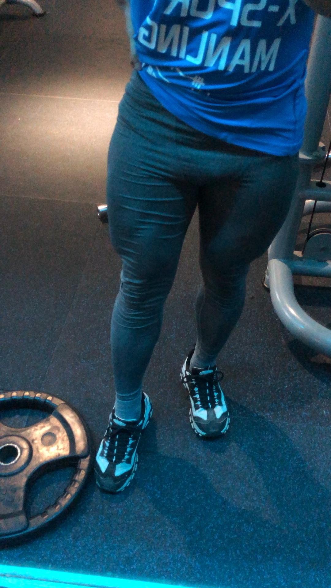 为什么很多健身教练的下半身不像上半身那么强壮?