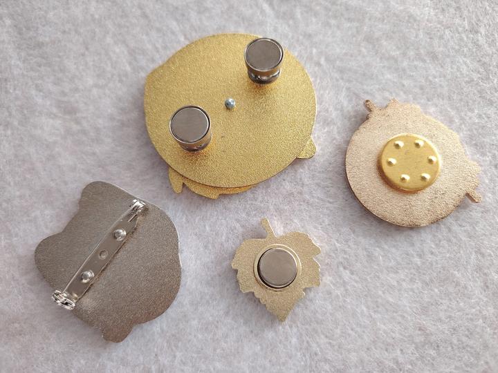 徽章定制背面工艺怎么选?快码住!