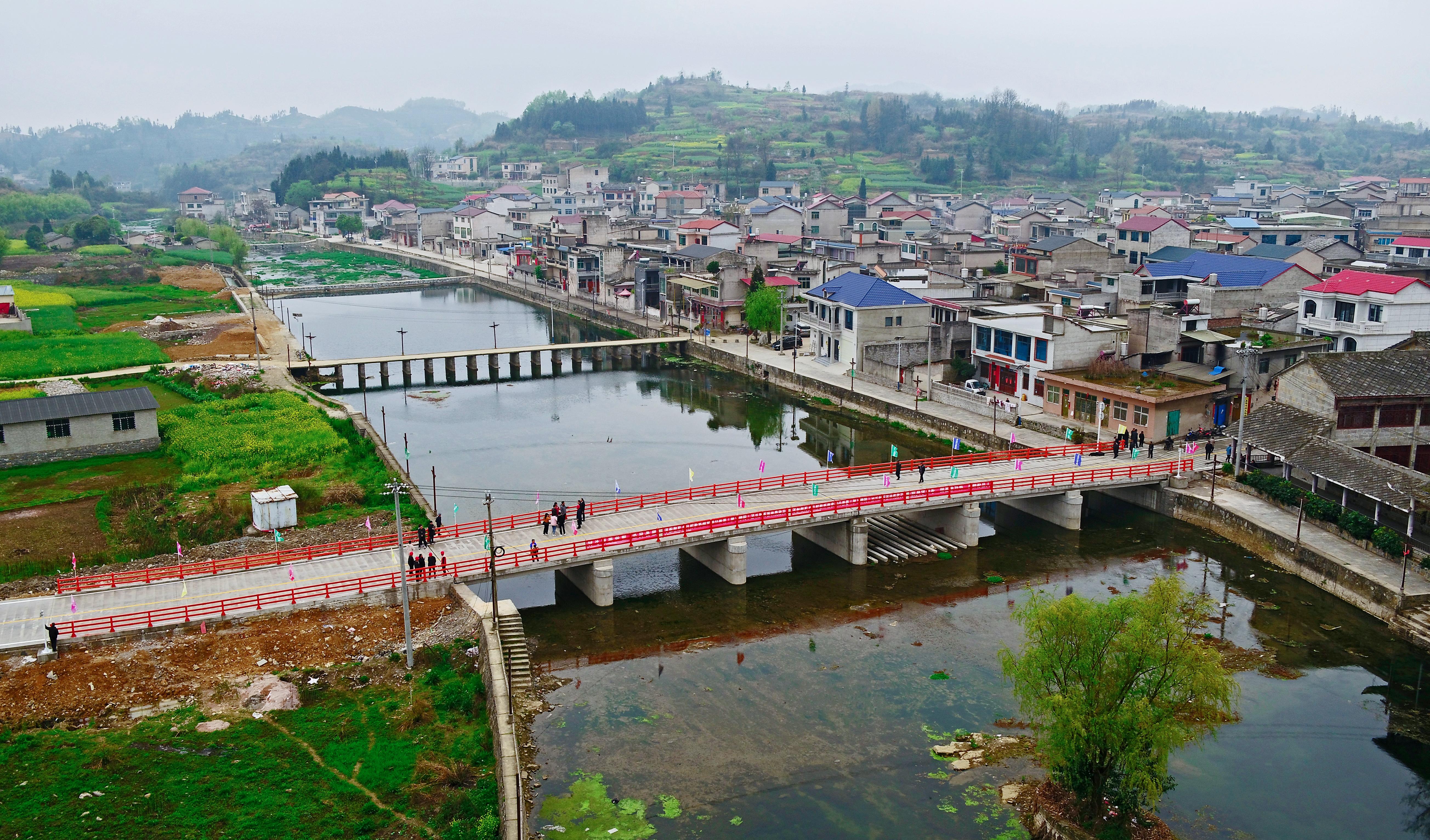 九溪新桥老桥同框-王远峰贵州省西线片区(安顺区域)普通公路危桥改造