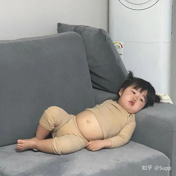 3岁萌娃凭借厌世脸和小肚子ins圈粉无数网友怎么生出同款肚子的宝宝