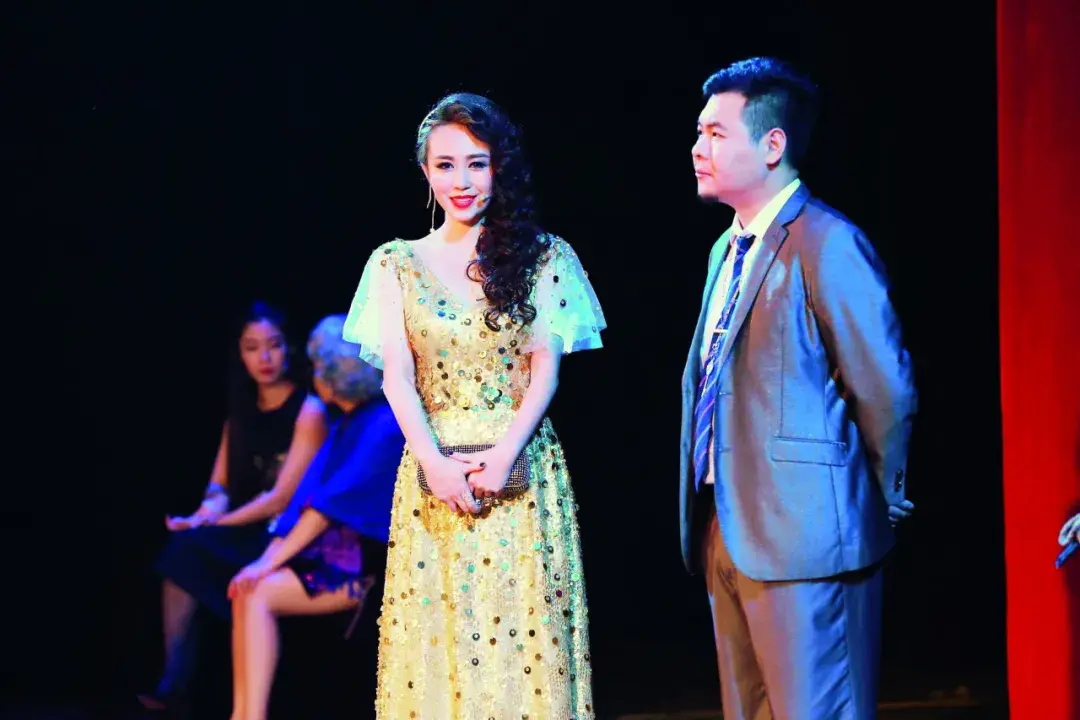 2010年,从话剧《乌龙山伯爵》起,马丽开始了与沈腾长达十余年的合作.