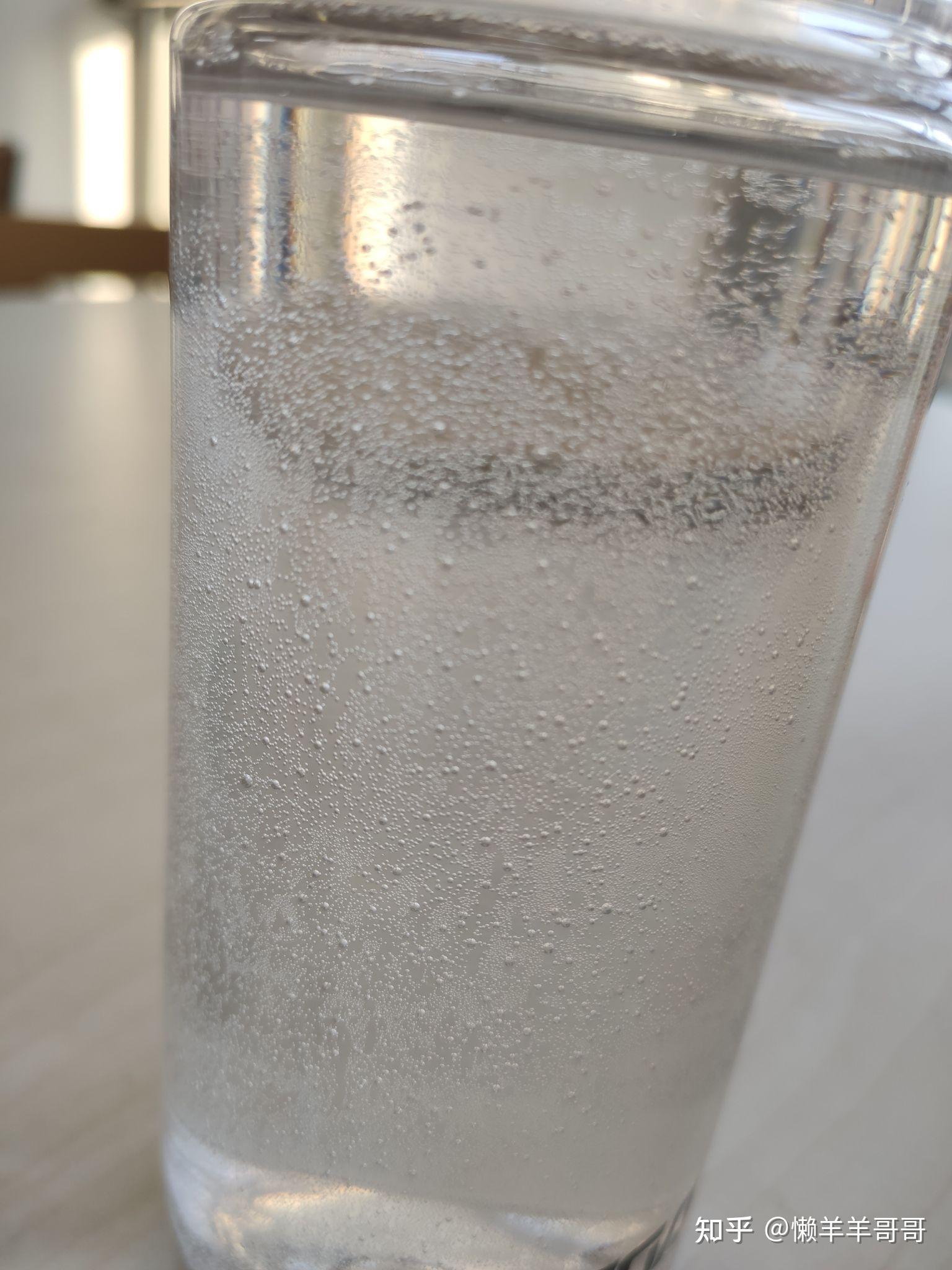 为什么热水杯子里会有小泡泡? - 知乎