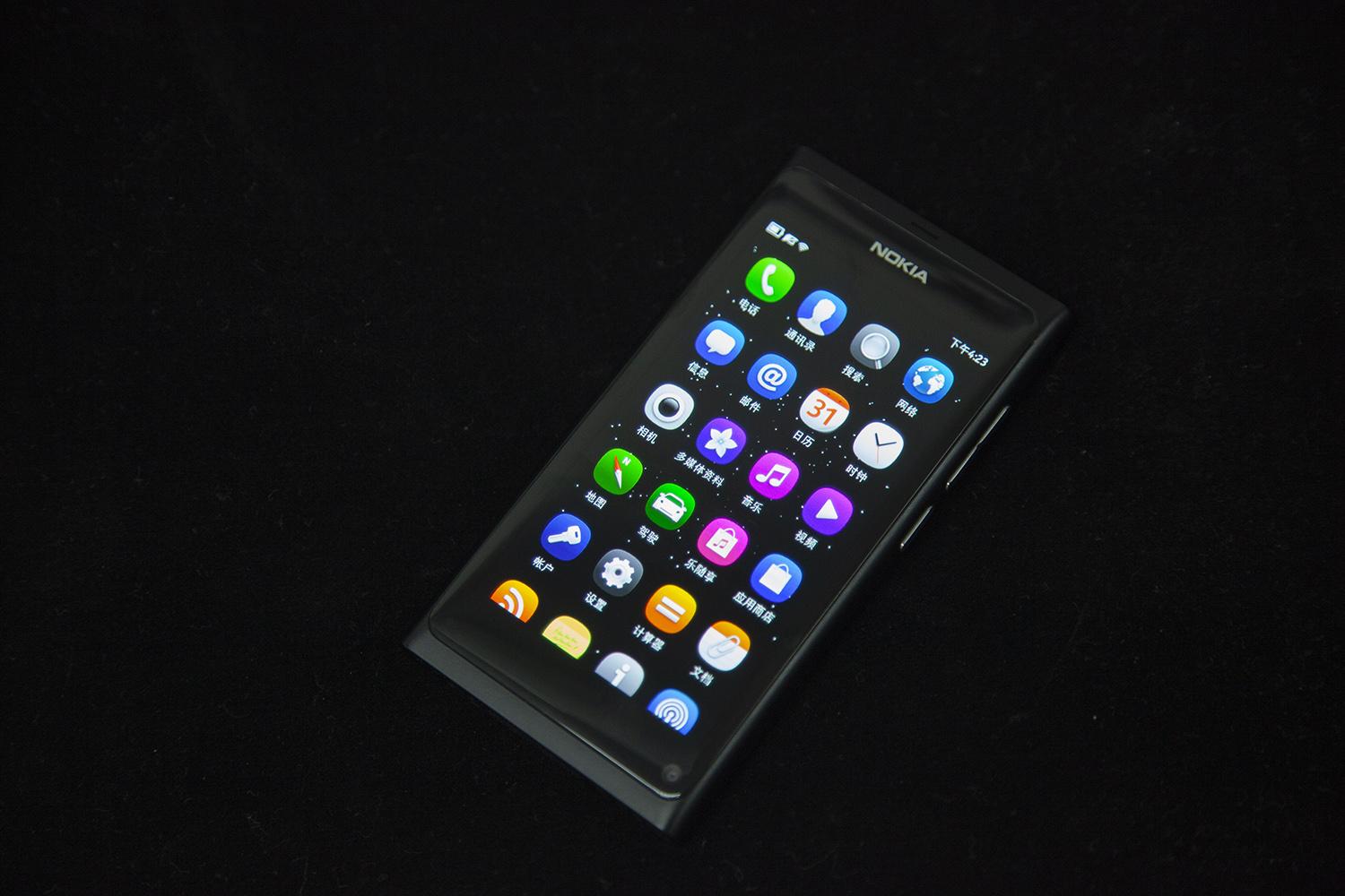 n9上,它和现在的任何一种全屏手势操作的智能手机的操作习惯完全餐