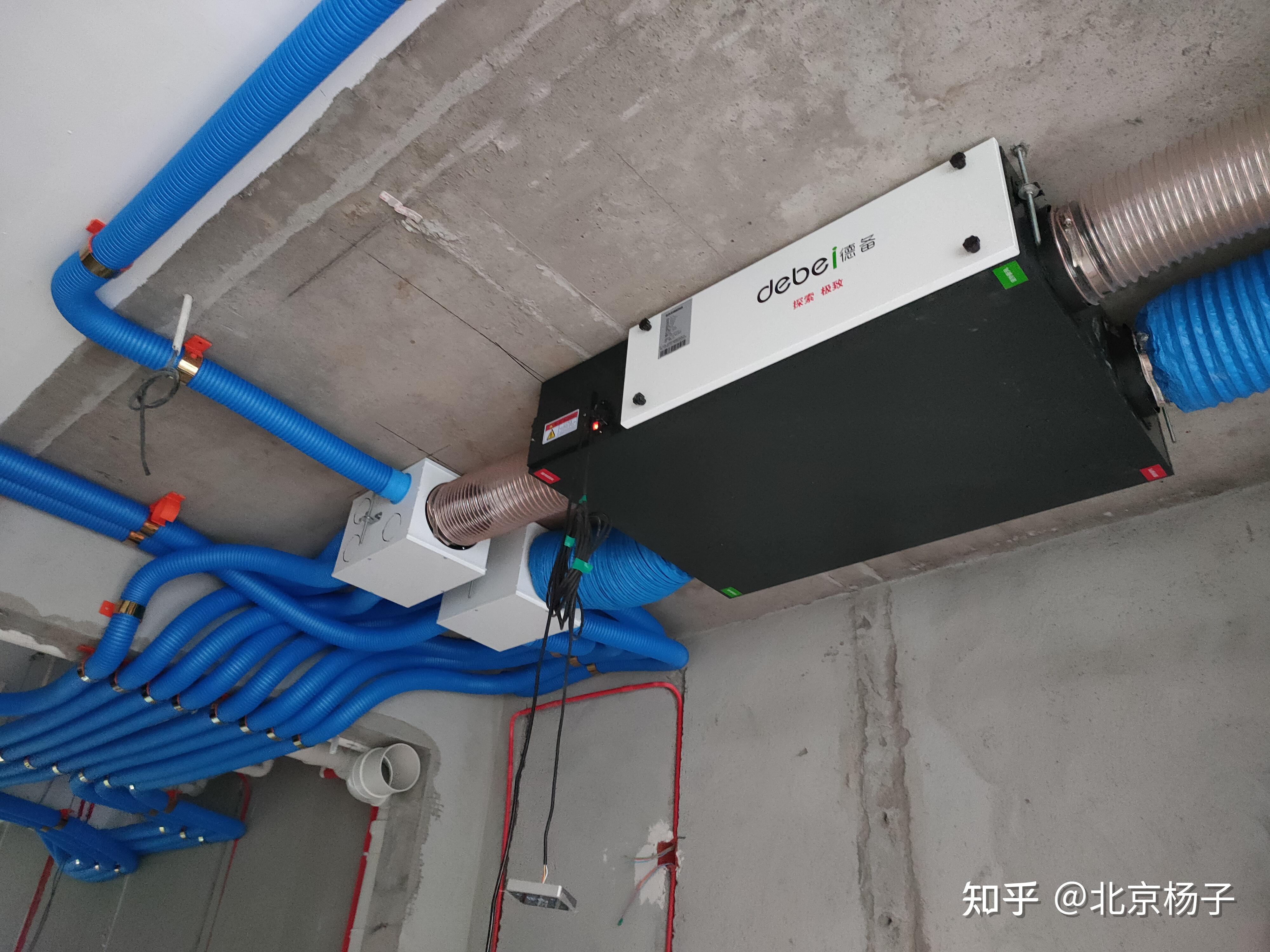 1楼设备分风箱局部3层设备通往室外管道3层分风箱局部3层设备局部1楼