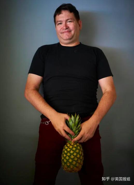 美国演员自曝34厘米大丁安检被疑携带武器死后要捐献