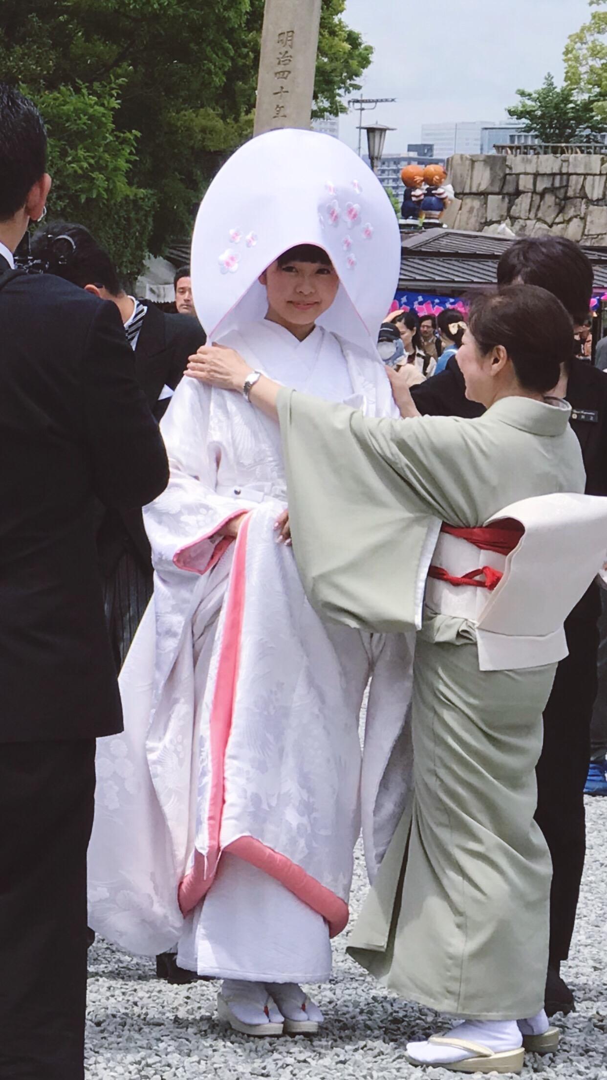 上海一对新人办日式婚礼新娘被嘲像披麻戴孝大家怎么看