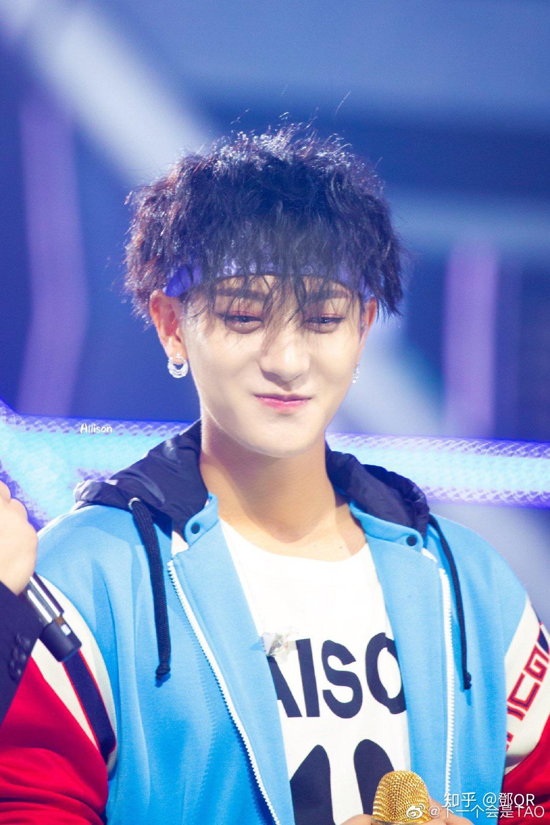 打扰一下,哪个大佬有黄子韬笑起来的照片,跪求…!