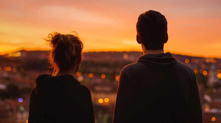 电影只是生活的缩影,这对夫妻很显然走在了正确的恋爱轨道上,最终也