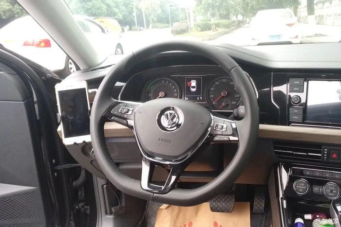 选车不中庸中年人最后的倔强帕萨特新能源