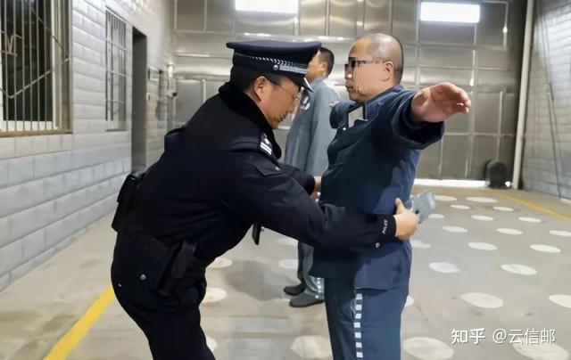 出狱那天，服刑人员都会做什么 - 知乎