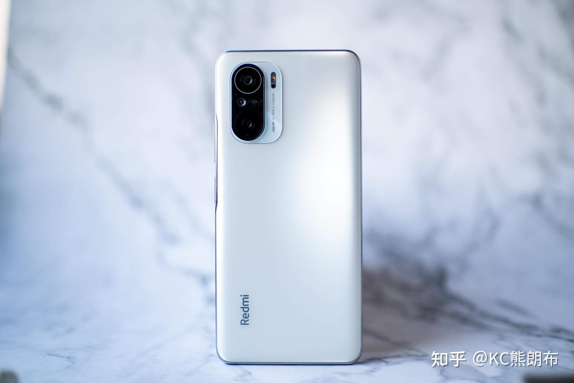 k40 没有采用屏下指纹识别,而是将指纹识别集成在侧边电源键上,实测