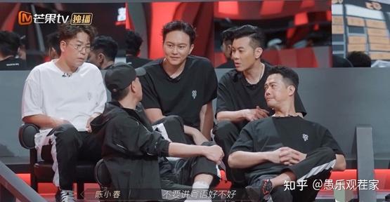 哥哥陈小春黄贯中台上金曲重现拉情怀台下各个都是喜剧人