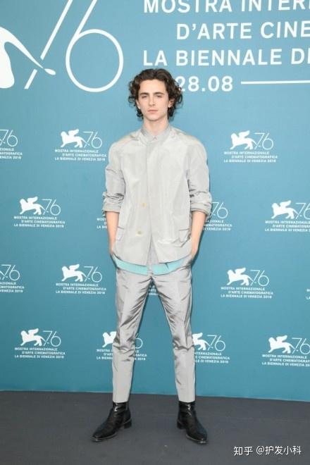 甜茶携新片国王亮相威尼斯电影节网友这小胡子我爱了