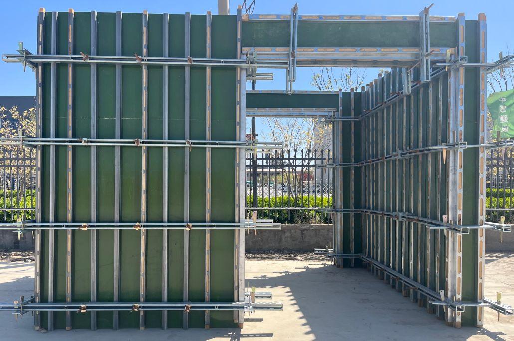 新型剪力墙模板支撑体系相比传统模板的优势中弘模架集团